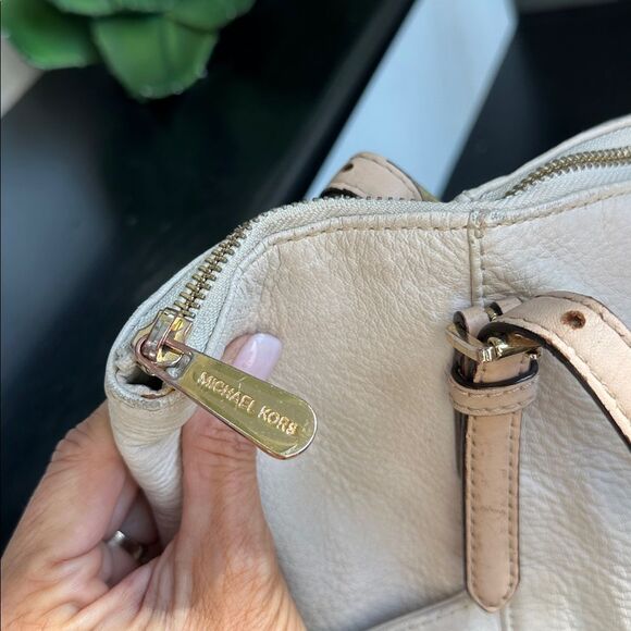 Michael Kors genuine leather pebble tote shoulder handbag, soft neutral, roomy - Picture 11 of 13